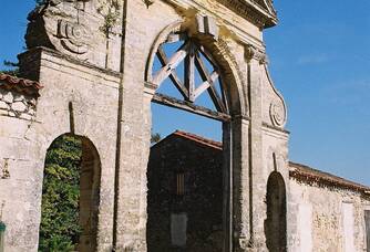 L'entrée du Château de Francs