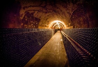 La cave du domaine des champagnes Guy Charbaut